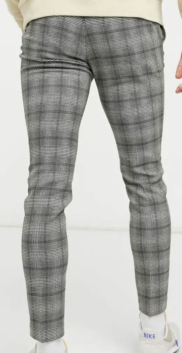 Pantaloni in carouri