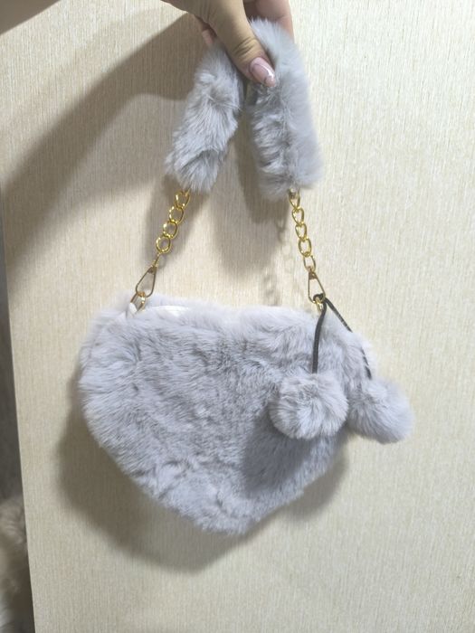 Женские меховые сумочки