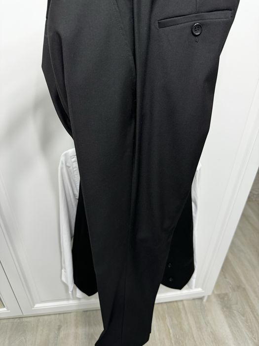 Черный костюм 46-го размера