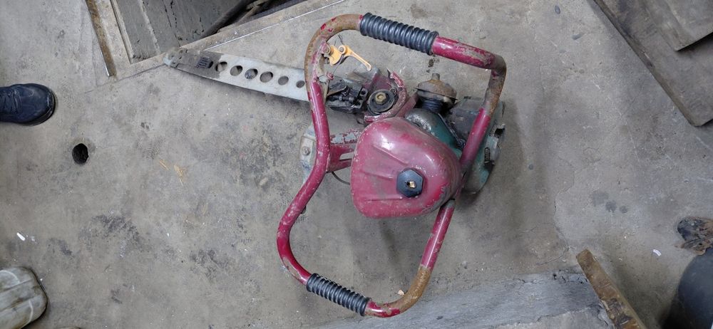 Продам бензопилу дружба