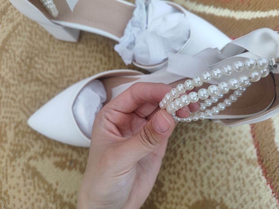 Туфли белые красивые