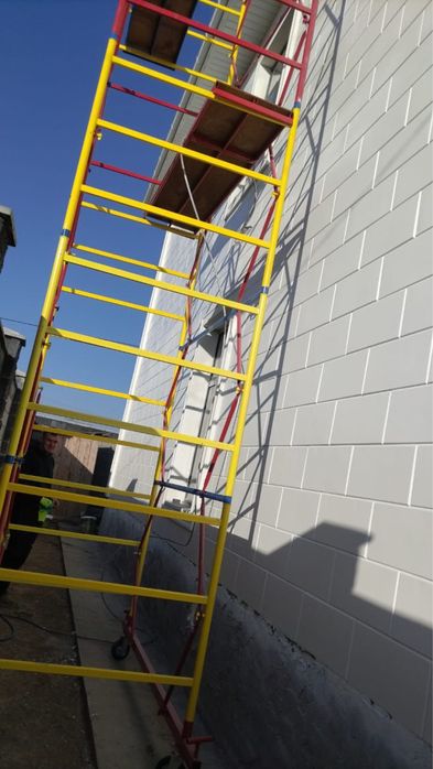 Леса на колесах аренда