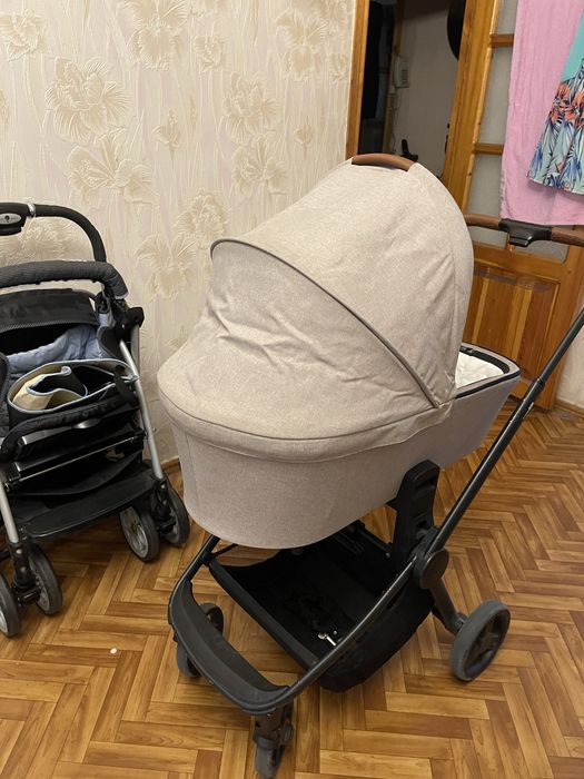 Продам свою Универсальная детская коляска Freeon E70 3 В 1