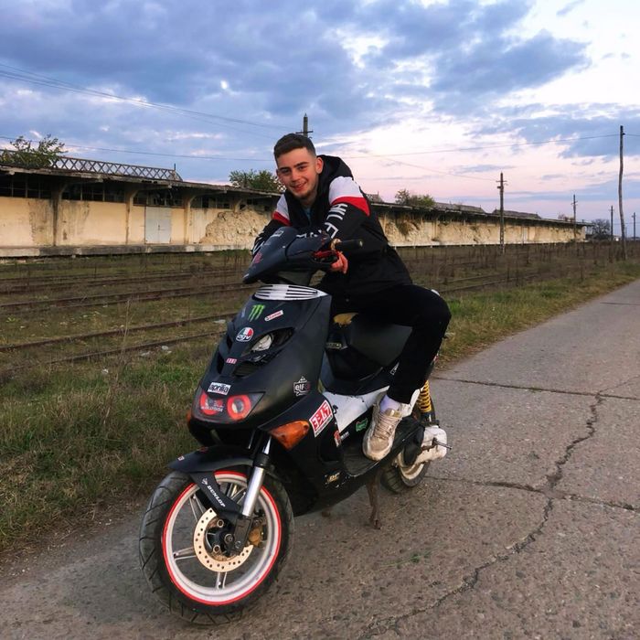 Vând aprilia sr 50!