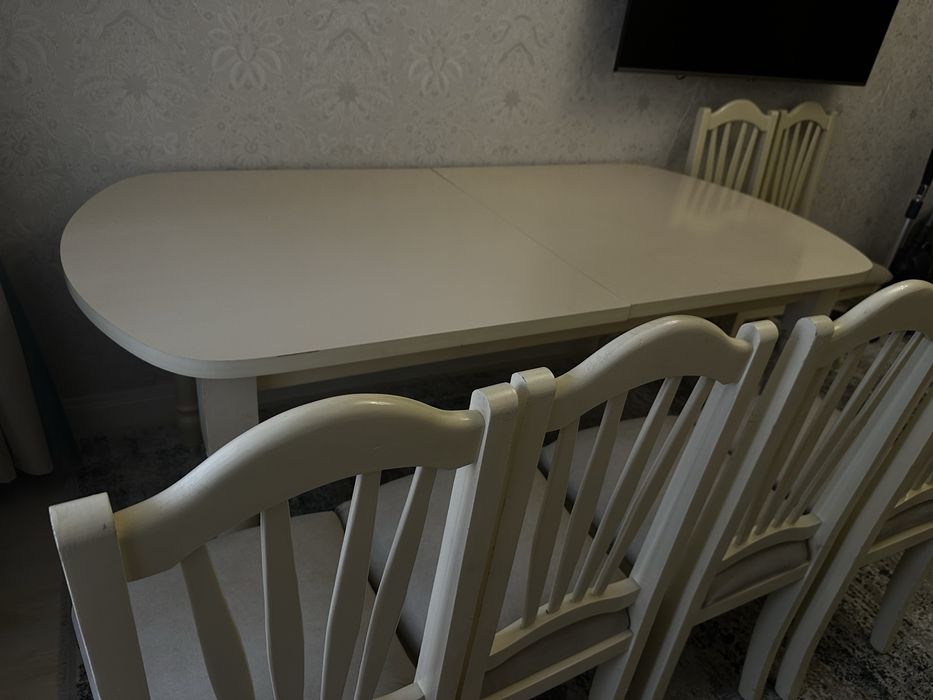 Стол со стульями