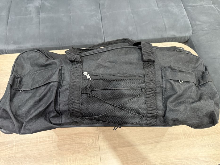 Голям черен сак на колелца