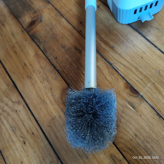 Диспенсър за сапун на пяна и четка за тоалетна чиния