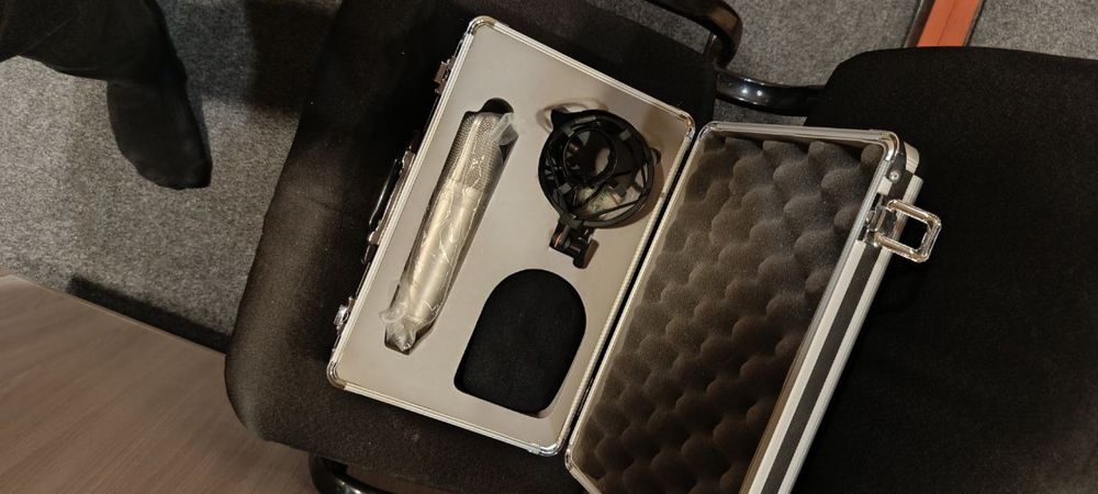 Студийный микрофон