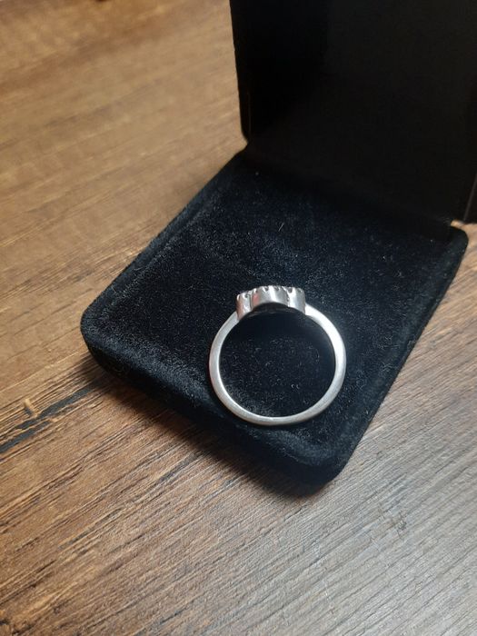 Сребърен пръстен с черен камък кръст