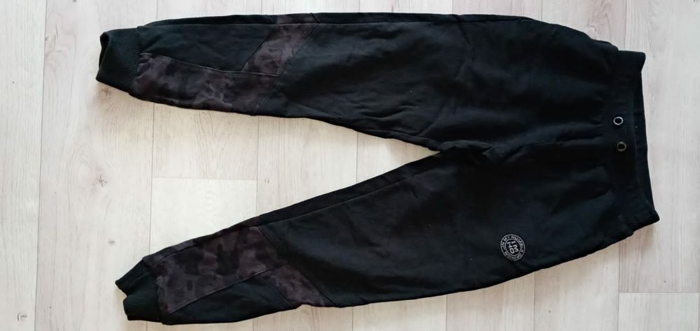 Продам одежду на мальчика 134-140 р.