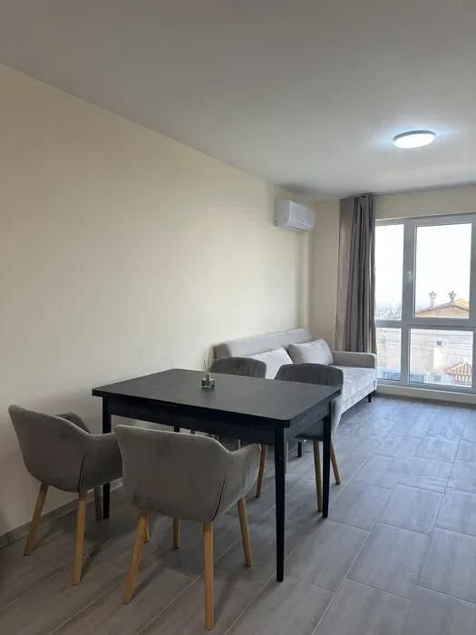 Дава се под наем Двустаен апартамент в Варна, м-т Пчелина - 50 кв.м за 511 € - Снимка #1