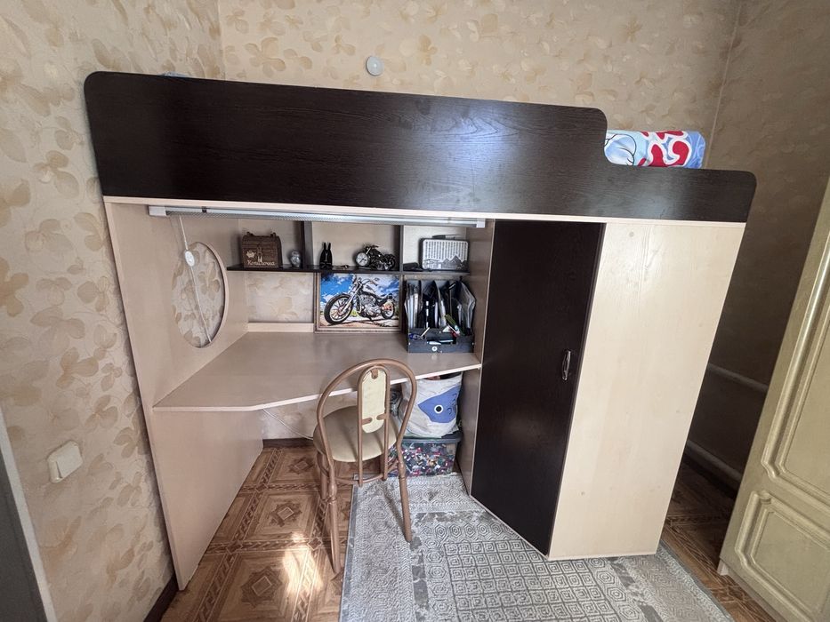 Подростковая кровать с рабочей зоной и шкафом
