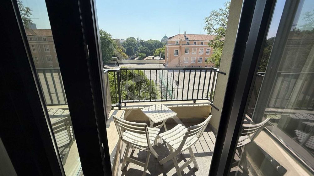 Дава се под наем Тристаен апартамент в София, Център - 90 кв.м за 850 € - Снимка #11