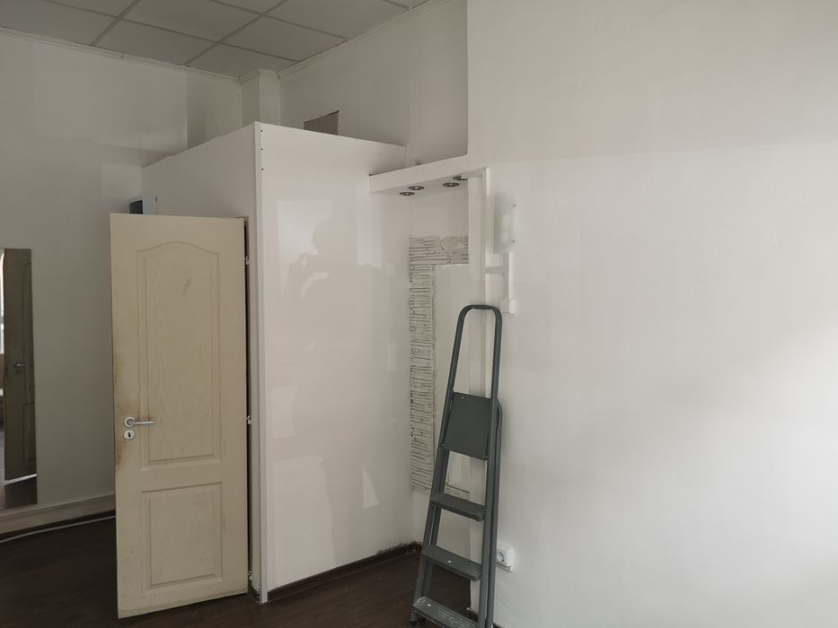 Ofer spre închiriere spațiu comercial