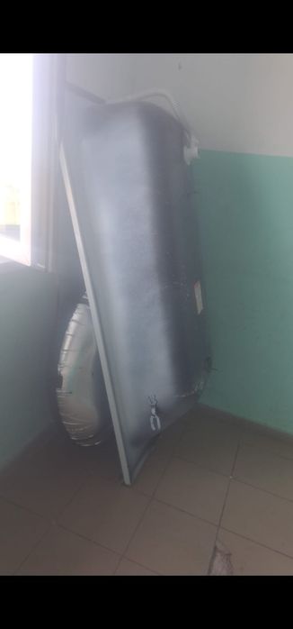 Продам тумбу с зеркалом и Ванну.