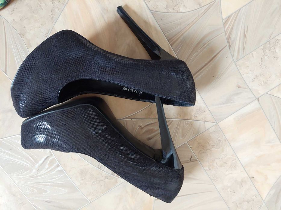 Дамски токчета запазени