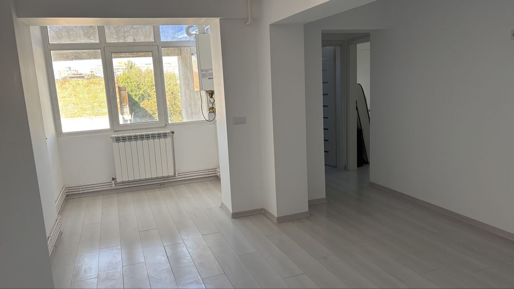 Vand apartament 3 camere