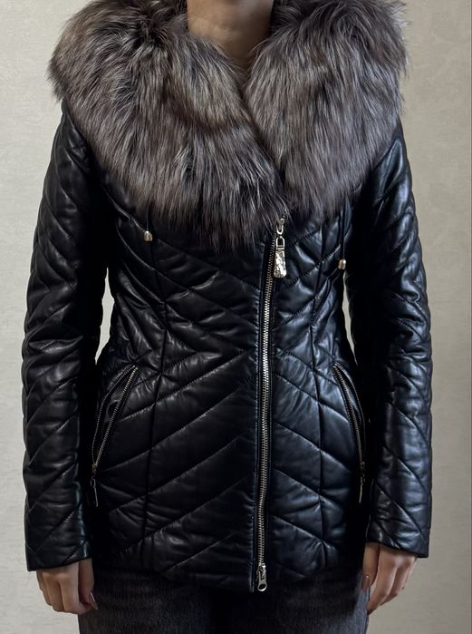 Кожаная куртка с капюшоном