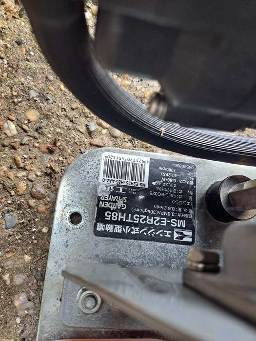 Продавам  оригинална японска бензинова помпа " Кошин"