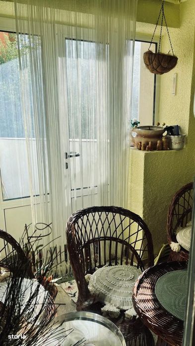 Apartament 3 camere cu balcon, garaj inclus