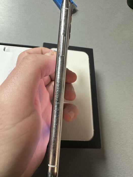 Продавам iphone 11 pro 64GB