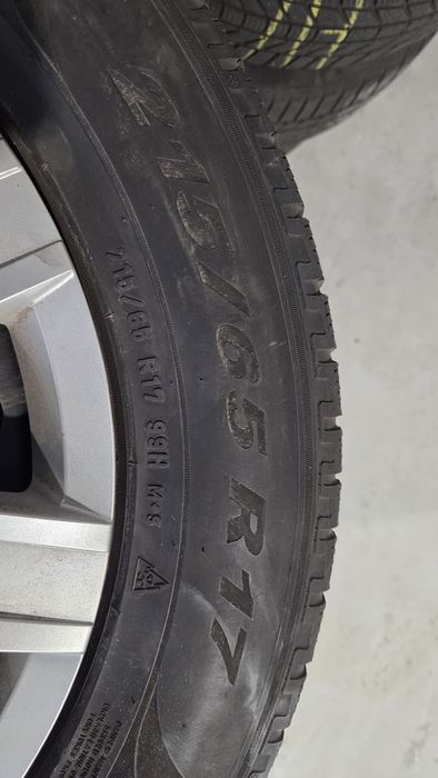 Jante pe 17 originale vw 5x112 cu capace si  cauciucuri  215 65 17
