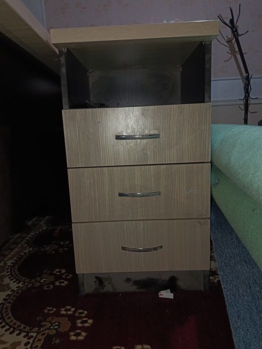 Продаются офисные столы.