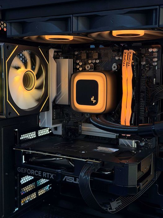 CS2 O'yini uchun Ideal Monitori bilan Kompyuter