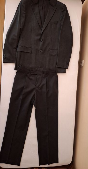 Нов мъжки костюм