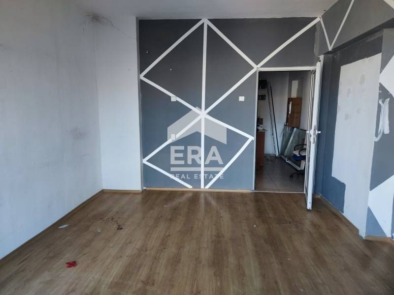 Дава се под наем Магазин в Хасково, Център - 20 кв.м за 178.5 € - Снимка #1