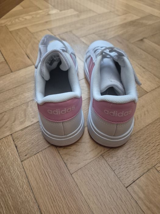 Детски маратонки Adidas номер 35