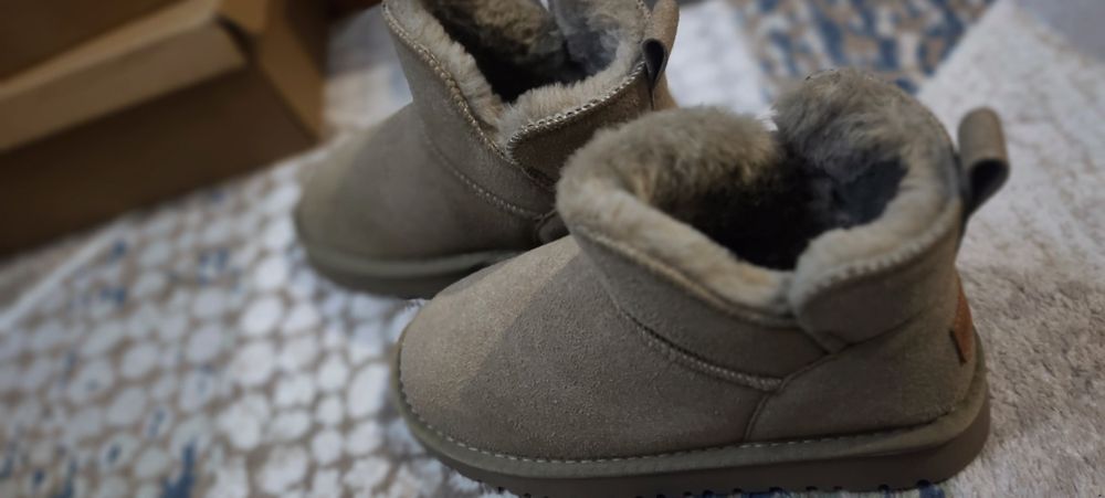 Продам угги новая