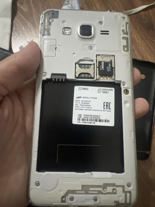 Самсунг sm -G532F 10000