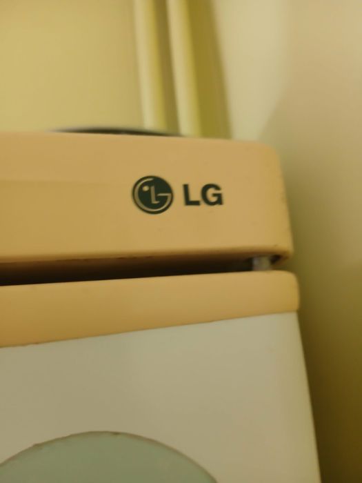 Продавам фризер и хладилник с фризер