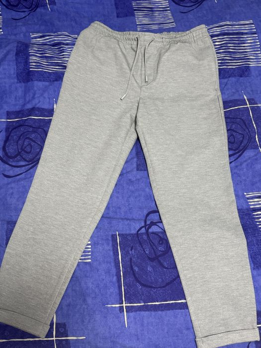 Pantaloni gri zara