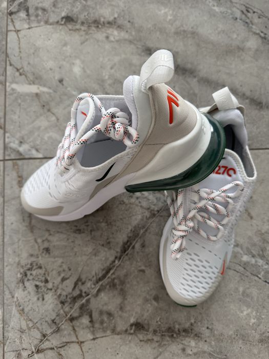Оригинални дамски маратонки Nike 270