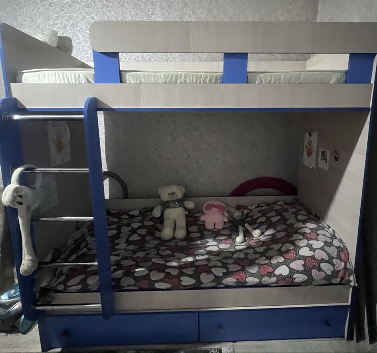 Двухтъярусную кровать со шкафом