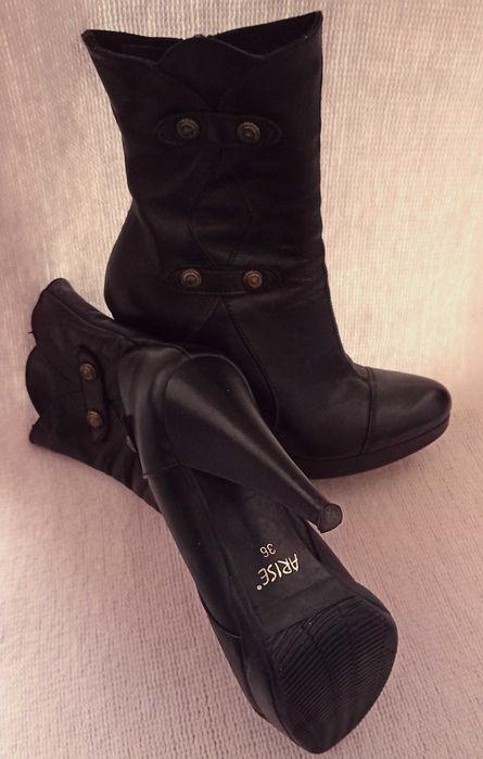 Изгодно! Дамски елегантни боти на висок ток от естествена кожа.