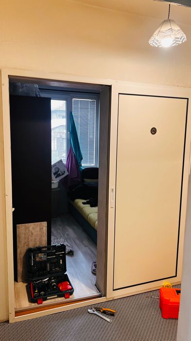 Плъзгаща алуминиева врата с рамка