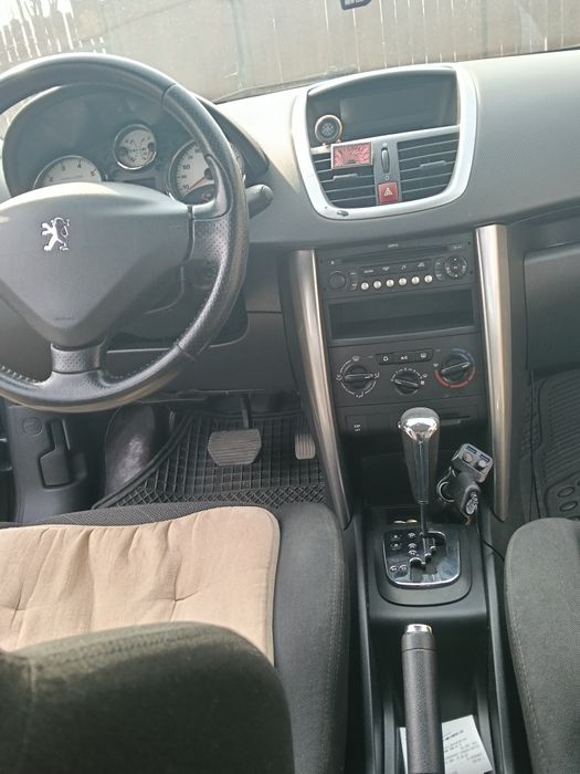 Vând Peugeot 207