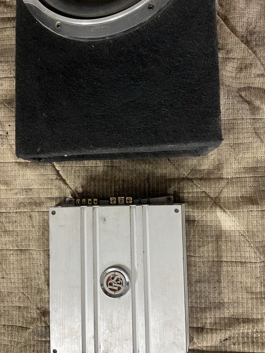 Продам сабвуфер с усилителем