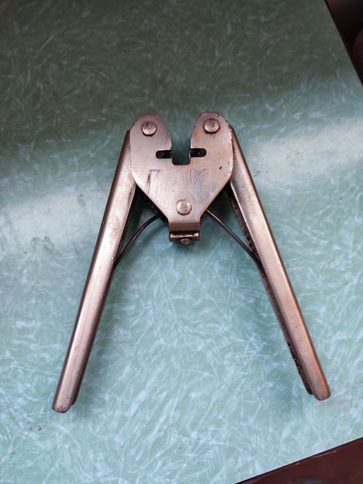 Пломбиратор механический.