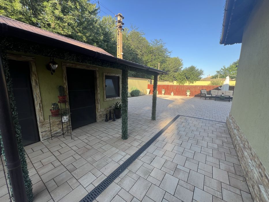 Casă spațioasă din cărămidă, preț negociabil (800 mp)