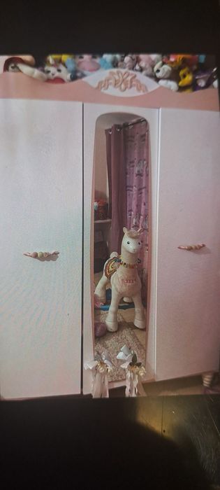 Vand mobilier fetite.