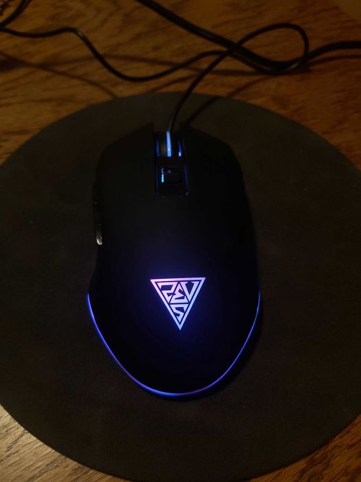 Vând mouse Gamdias nou RGB