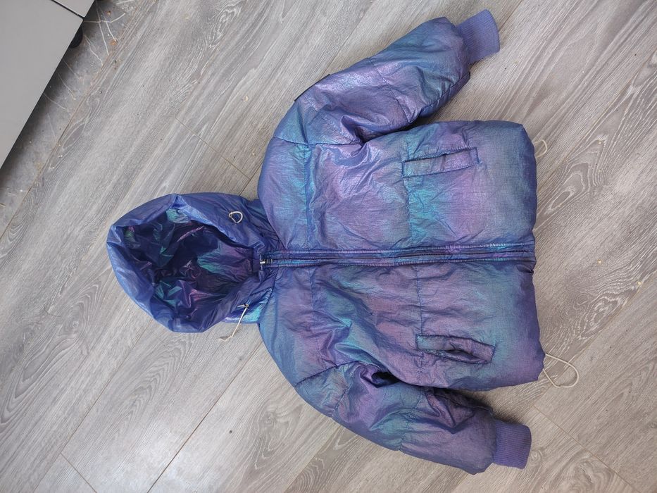 Продам детскую куртку на 5-6 лет для девочки