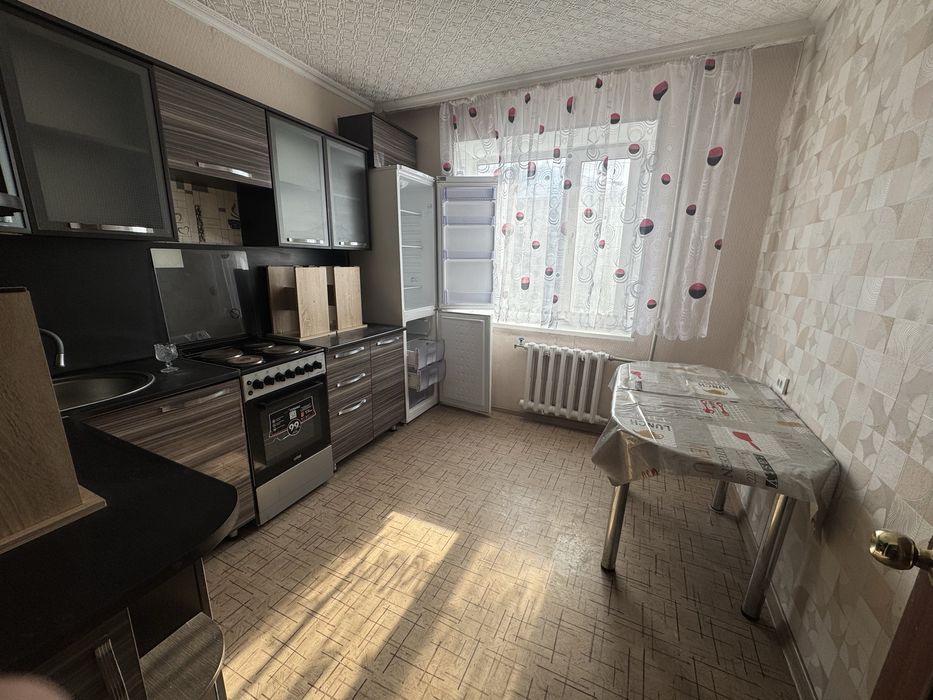 Продам  2 х комн квартиру .