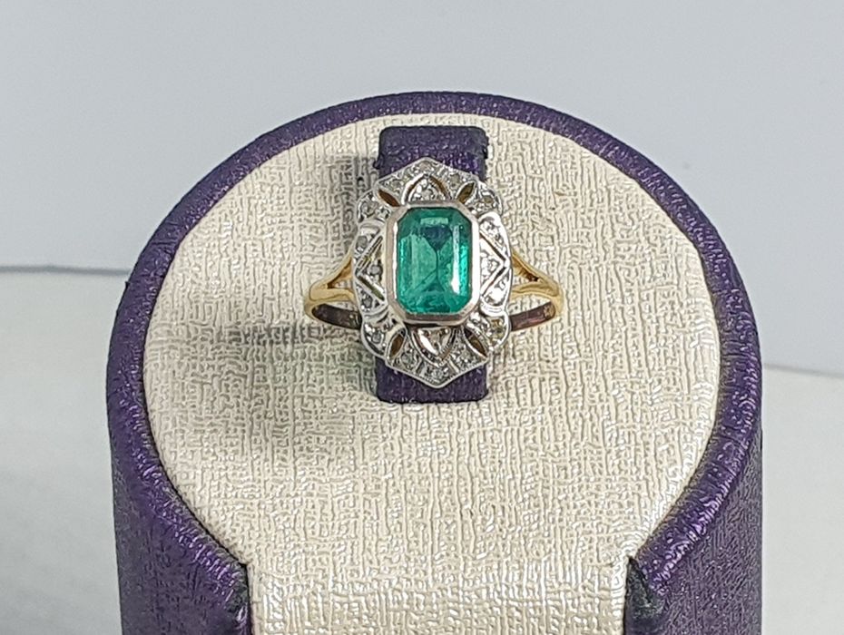 Inel vintage din aur de 18K cu smarald natural și diamante naturale – 2,14g
