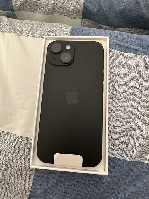 Продавам чисто нов iPhone 15 black 128 GB