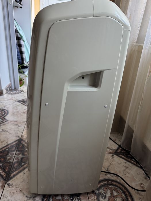 Aparat aer conditionat portabil Delonghi PAC WE110ECO, 11000 BTU, putin folosit, stare foarte buna